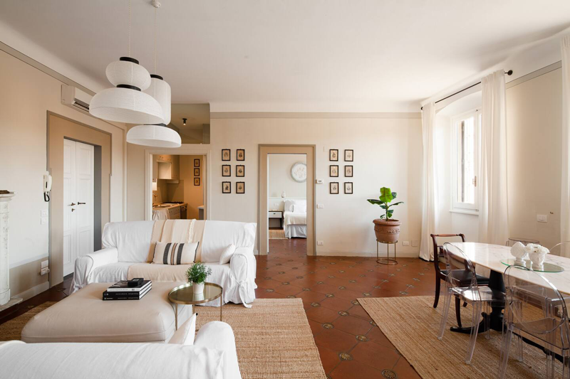 Photo Gallery Stunning Apartment with Balcony View: Experience Historic Florentine Football on June 24th!